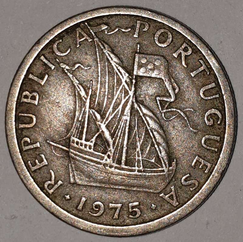 1975 - 2.5 ESCUDOS - 2$50 - 2 1/2 - PORTUGAL - PORTUGUESA - KM#590 - COPPER-NICKEL - PORTUGUESE
